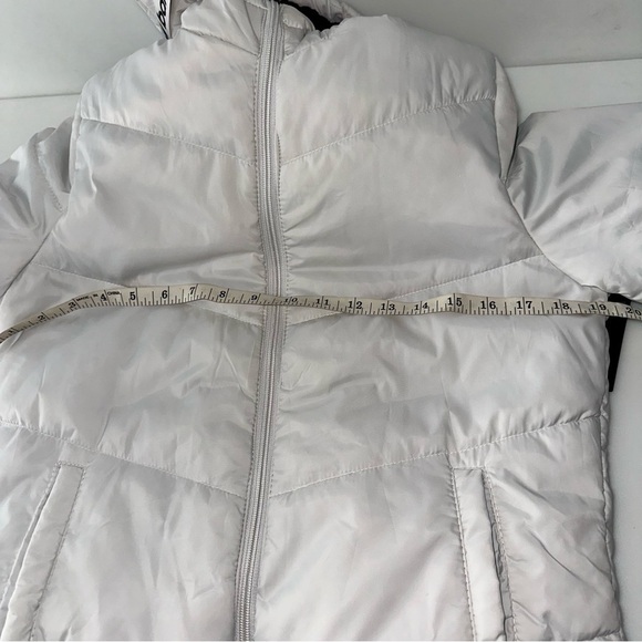 New Balance Women’s White Puffer Jacket Size S New with tags - Picture 8 of 10
